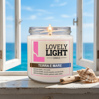Terra_e_Mare_scena1 Candela Terra e Mare Lovely Light accesa su una finestra affacciata sul mare